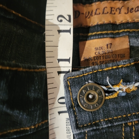 Old Valley Bramd Embellished Jeans - Picture 6 of 7